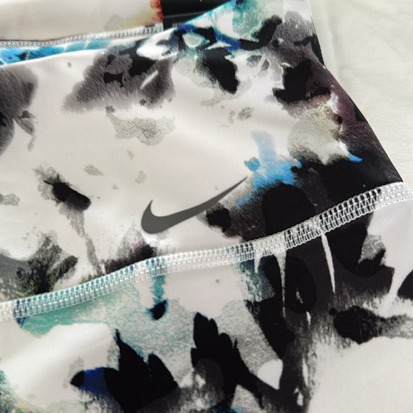NWT Nike One leggings - Picture 4 of 4